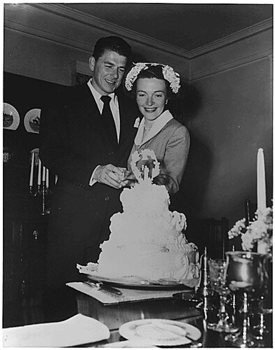 Photograph of Newlyweds Ronald Reagan and Nancy Reagan cutting their wedding cake, 03/04/1952 - 03/04/1952