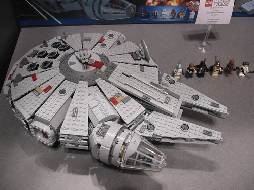 LEGO Toy Fair 2011 - Star Wars - 7965 Millennium Falcon - 02