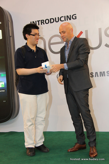 Maxis Launch Nexus S