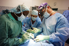 Dr. Vandersteen sharing knowledge with local surgeons • <a style="font-size:0.8em;" href="http://www.flickr.com/photos/109076046@N08/29526525153/" target="_blank">View on Flickr</a>