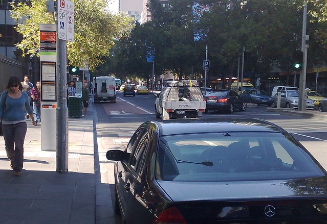 Legally parking in bus stops in Lonsdale Street