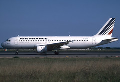 Air France A320-211 F-GFKM BCN 13/07/2000