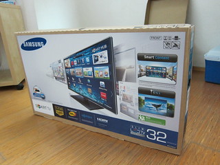 Samsung Series 5 32" Slim LED Smart TV (UA32ES5500M)