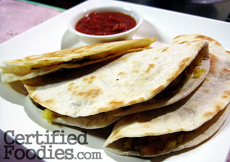 Chicken Quesadilla with salsa - CertifiedFoodies.com