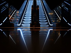 escalators geometry • <a style="font-size:0.8em;" href="http://www.flickr.com/photos/20176387@N00/5357239979/" target="_blank">View on Flickr</a>