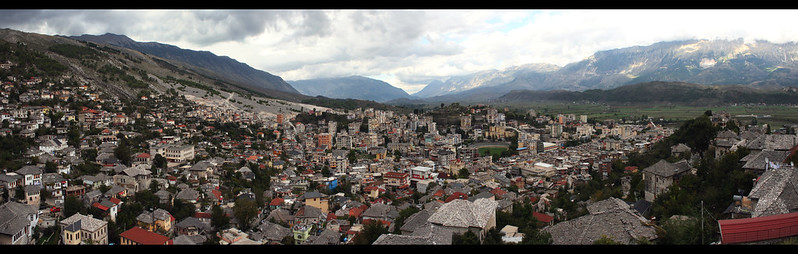 Gjirokaster panorama<br/>© <a href="https://flickr.com/people/94059613@N00" target="_blank" rel="nofollow">94059613@N00</a> (<a href="https://flickr.com/photo.gne?id=5205743091" target="_blank" rel="nofollow">Flickr</a>)