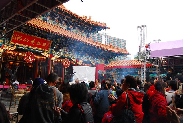 Fieles en el Wong Tai Sin Temple