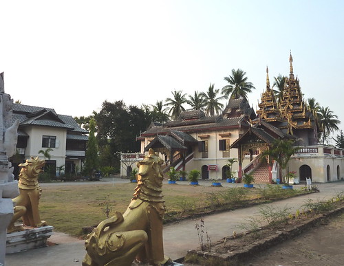 Lampang-Wat Si Chum (2)