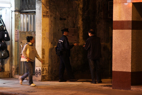 No street prostitutes around tonight: the police are everywhere around Temple Street