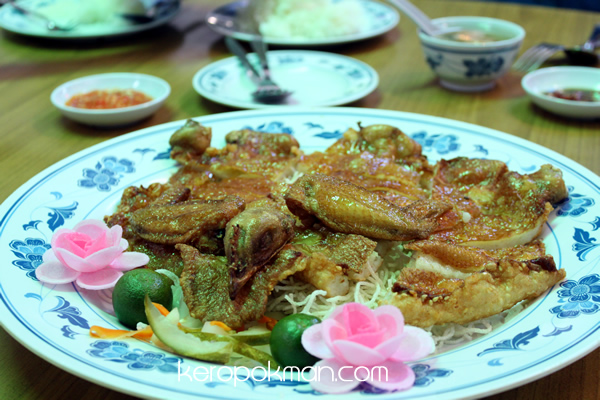 Ban Tong Seafood Restaurant - Flat Chicken with Fish Paste