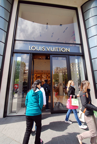 Louis Vuitton in Paris2