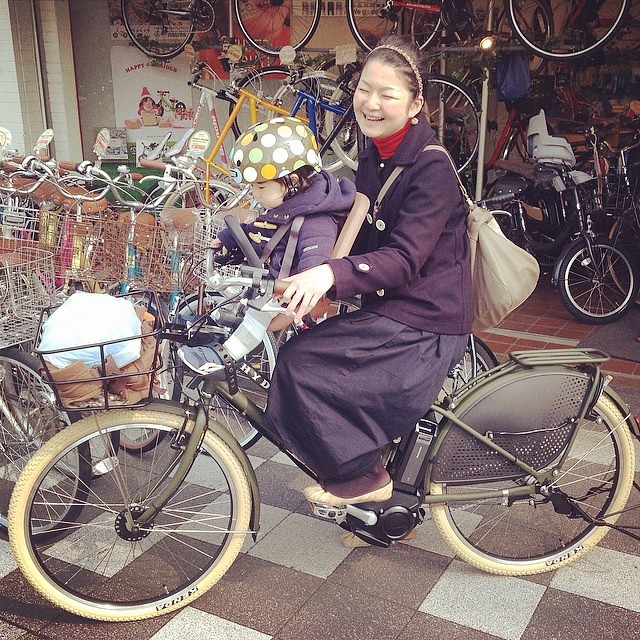 乗るとこんな感じ☆お母さんご機嫌です！ #ブリヂストン #hydee2 #カスタム #電動アシスト自転車 #三人乗り対応 #eirin