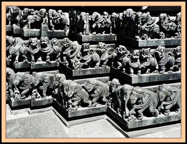 Carvings on outer wall - Chennakesava temple - Belur