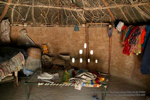Interior de una cabaña bishnoi