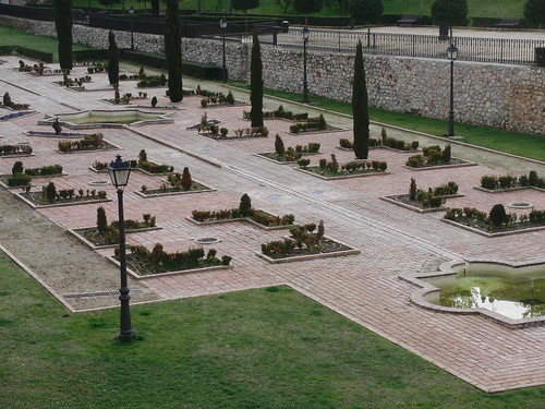 Jardín árabe junto al torreón Álva Fáñez