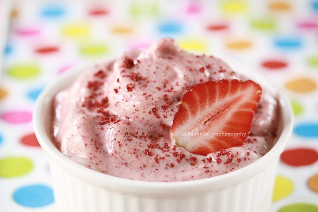 Raw strawberry-banana ice cream