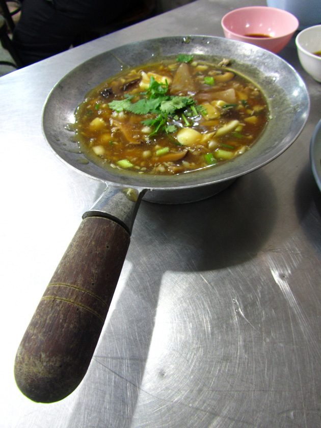 Mixed tofu soup (tao hoo song kreung  เต้าหู้ทรงเครื่อง)
