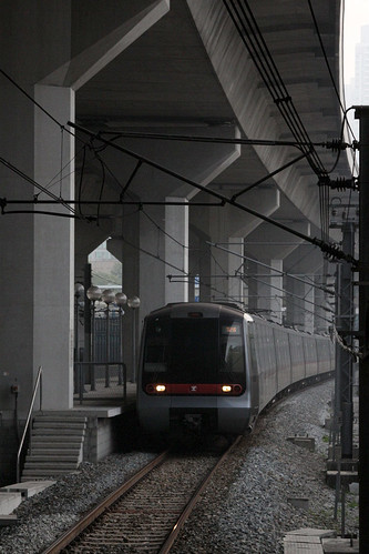Tung Chung bound K-stock train arriving into Nam Cheong station