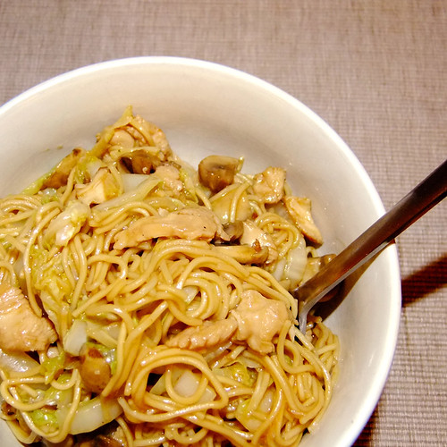 Asian noodles with chicken and chinese cabbage