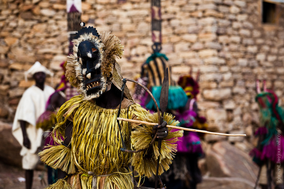 Племена мали. Племя догонов и Сириус. Мали племя догоны. Племя догонов в Африке. Африканские маски догонов.