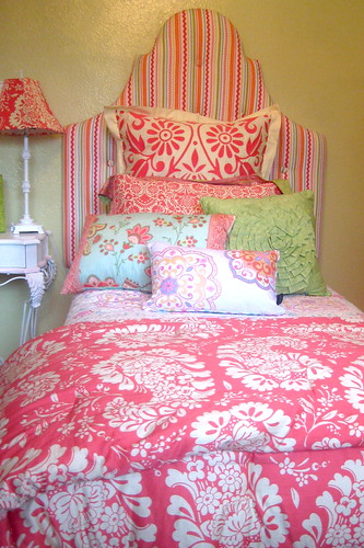Kami Buchanan Custom Designs: My daughter's room {diy tufted headboard}