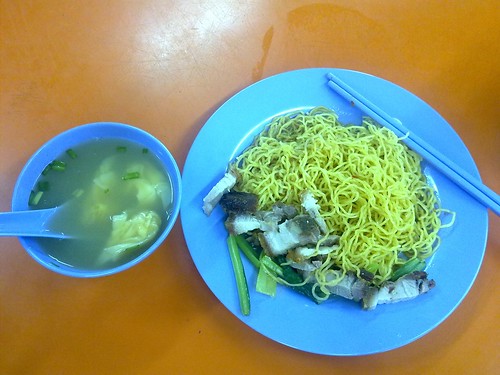 Dónde comer y gastronomía en Singapur; el mejor país de Asia para comer. Platos típicos y precios. Chicken Rice.