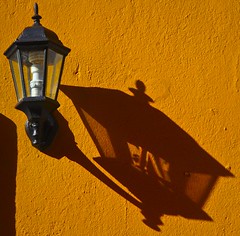 FAROLA Y SOMBRA (LAMP AND SHADOW)