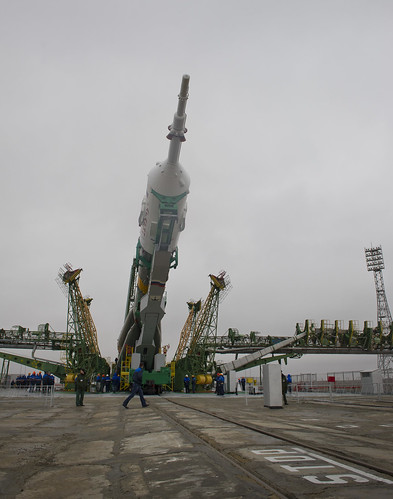 Expedition 27 Soyuz Rollout (201104020010HQ)