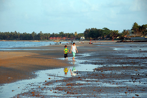 Kids at Sairee Beach