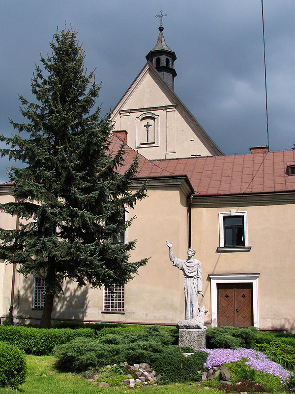 Monastery in Tarnów (2)<br/>© <a href="https://flickr.com/people/30047476@N05" target="_blank" rel="nofollow">30047476@N05</a> (<a href="https://flickr.com/photo.gne?id=5684268935" target="_blank" rel="nofollow">Flickr</a>)
