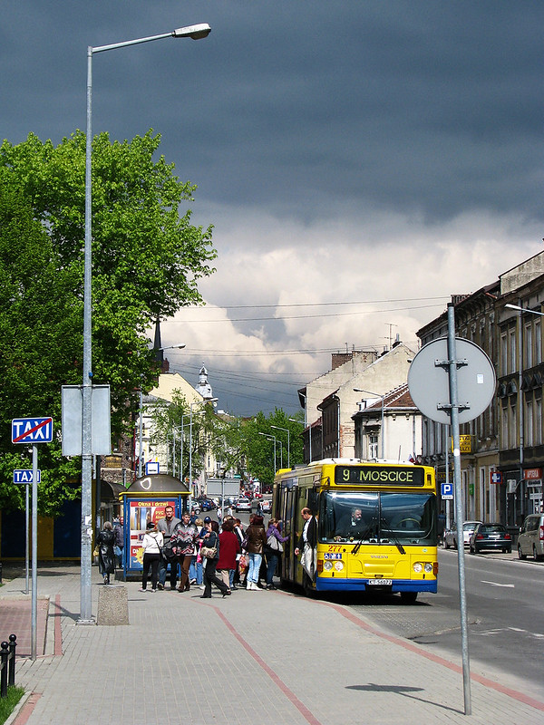 Streets of Tarnów (4)<br/>© <a href="https://flickr.com/people/30047476@N05" target="_blank" rel="nofollow">30047476@N05</a> (<a href="https://flickr.com/photo.gne?id=5690735449" target="_blank" rel="nofollow">Flickr</a>)