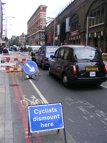 Absurd sign in Tooley Street