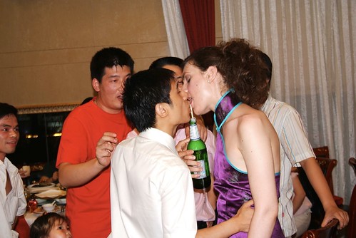 kissing my Chinese husband at our Chinese wedding