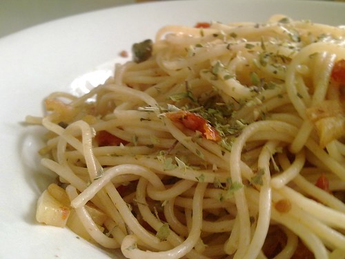 Spaghetti aglio, olio e pomodoro seco