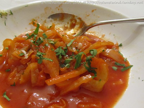 Paradicsomos káposzta – In Tomatensaft geschmorter Weißkohl