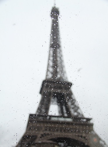 Rain drops falling on the Eiffel...