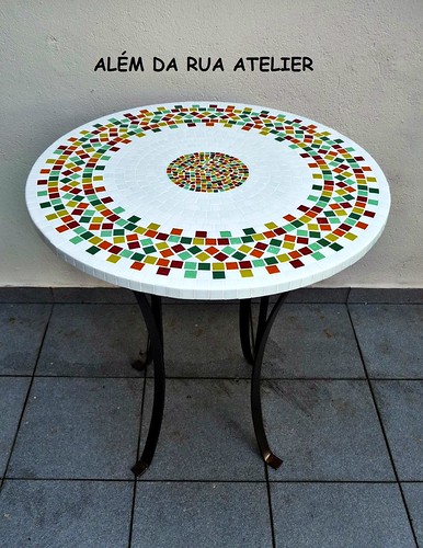 mesa em mosaico