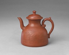 清乾隆-宜兴窑紫砂泥绘人物纹诗句茶壶