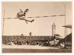 Anglų lietuvių žodynas. Žodis high-jumper reiškia n sport. šuolininkas į aukštį lietuviškai.