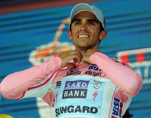 Alberto Contador with the Maglia Rosa - Giro 2011 - Stage 9