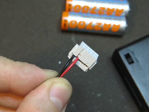 BlinkM Battery Pack: Step 4: Inspect crimped wires