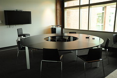 Anglų lietuvių žodynas. Žodis office furniture reiškia biuro baldai lietuviškai.