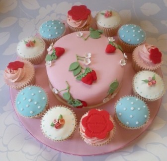 Cath Kidston inspired cake & cupcakes