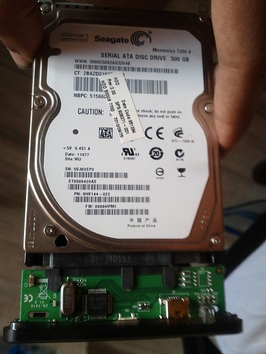 Connecting the HDD to the casing
