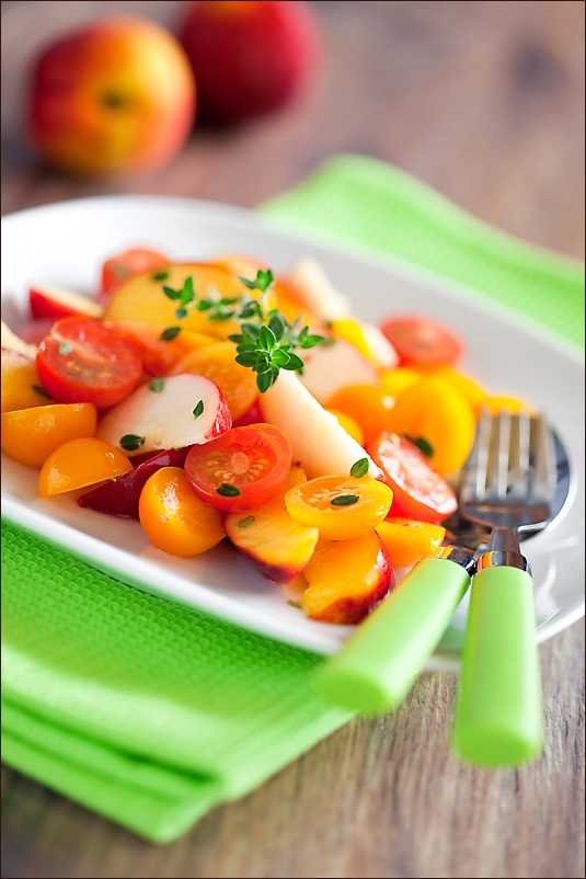Peaches and cherry tomatoes salad