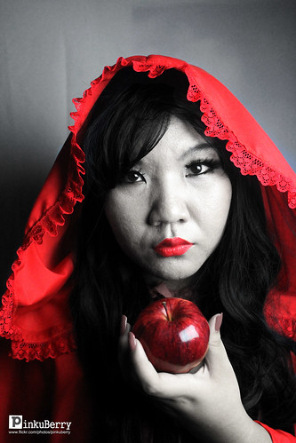 red portrait woman white snow apple girl beautiful... (Photo: Mey Pinkuberry on Flickr)