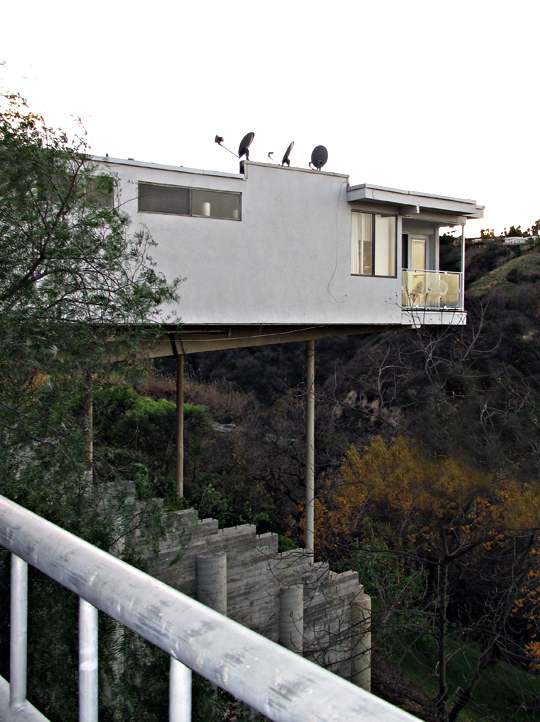 homes on stilts in the hills of Los Angeles