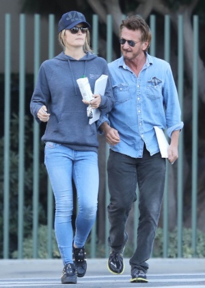 Sean Penn está namorando atriz 32 anos mais nova