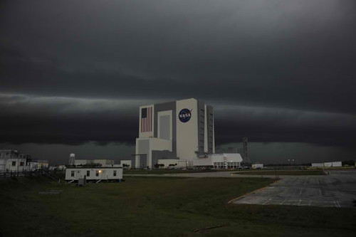 Fwd: Storm clouds over Nasa