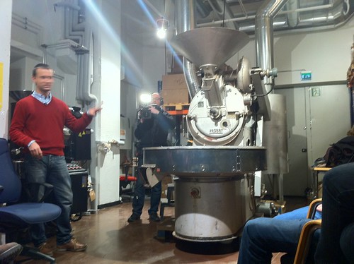 Svante explaining how they roast coffee